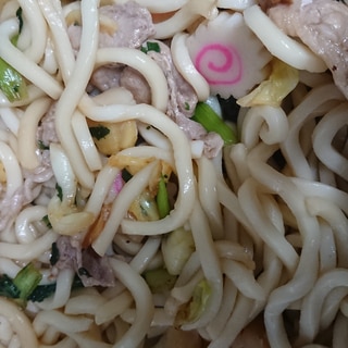 具だくさんの焼きうどん